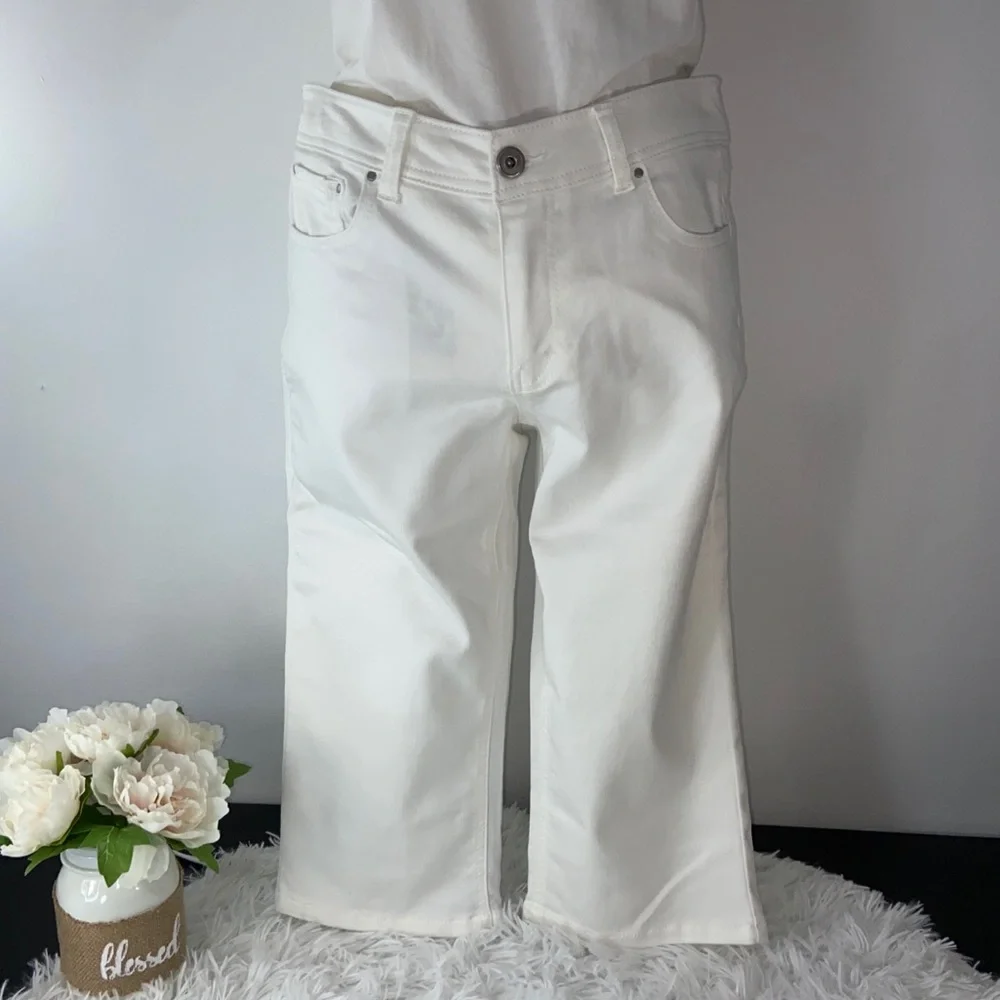 🌟 Baccini White Bermuda Shorts | Sz 6 | Crisp & Classic Staple 🌟 - Picture 4 of 12